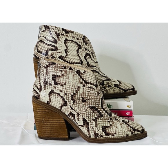 Vince Camuto Womens GINSEL Snake Pointed Toe Bootie Leather Stacked Heel Size 7M